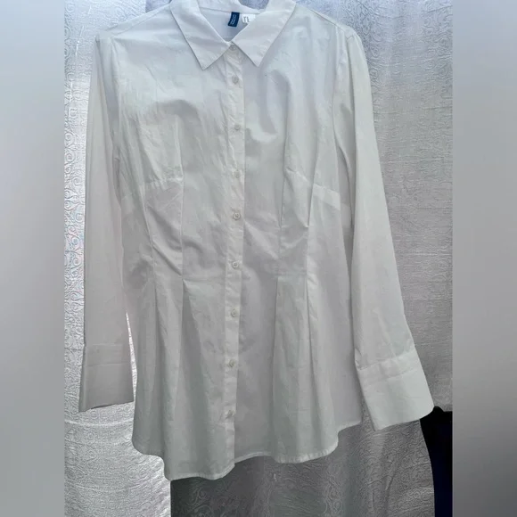 H&M taper-waisted long-sleeve button down - Picture 1 of 5